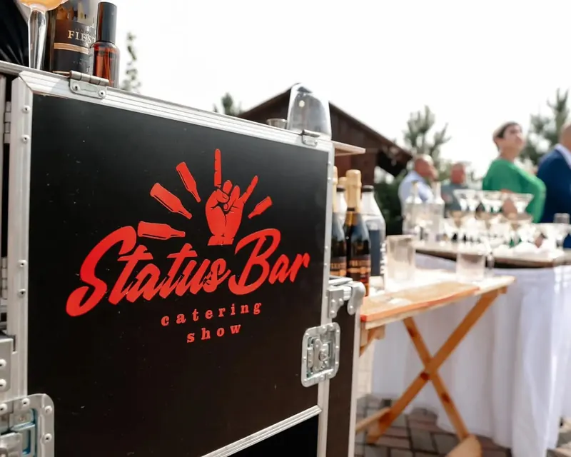 Брендированная барная стойка Status Bar на выездном мероприятии